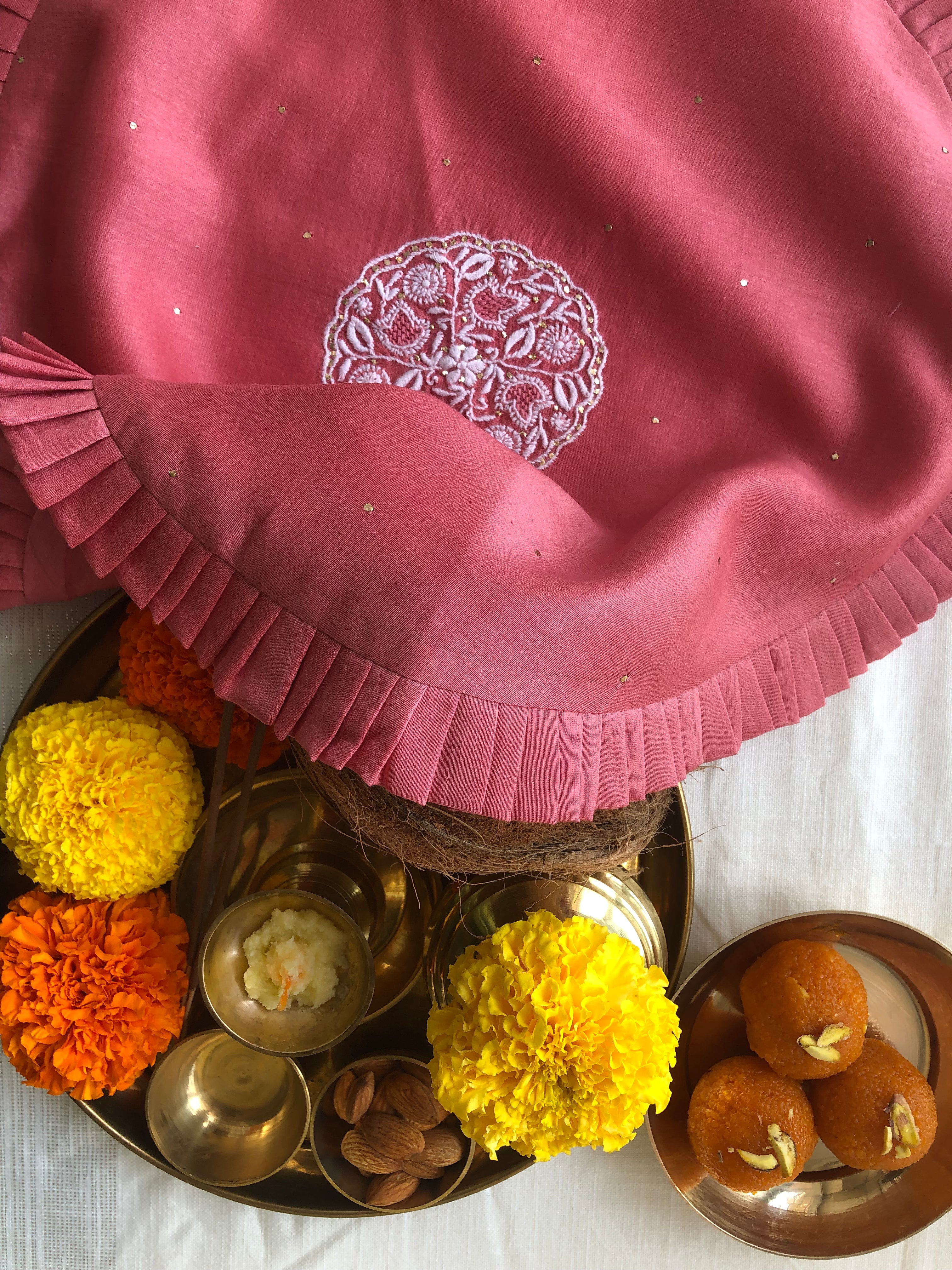 Onion Pink Chikankari Placemat - Round 14 inches