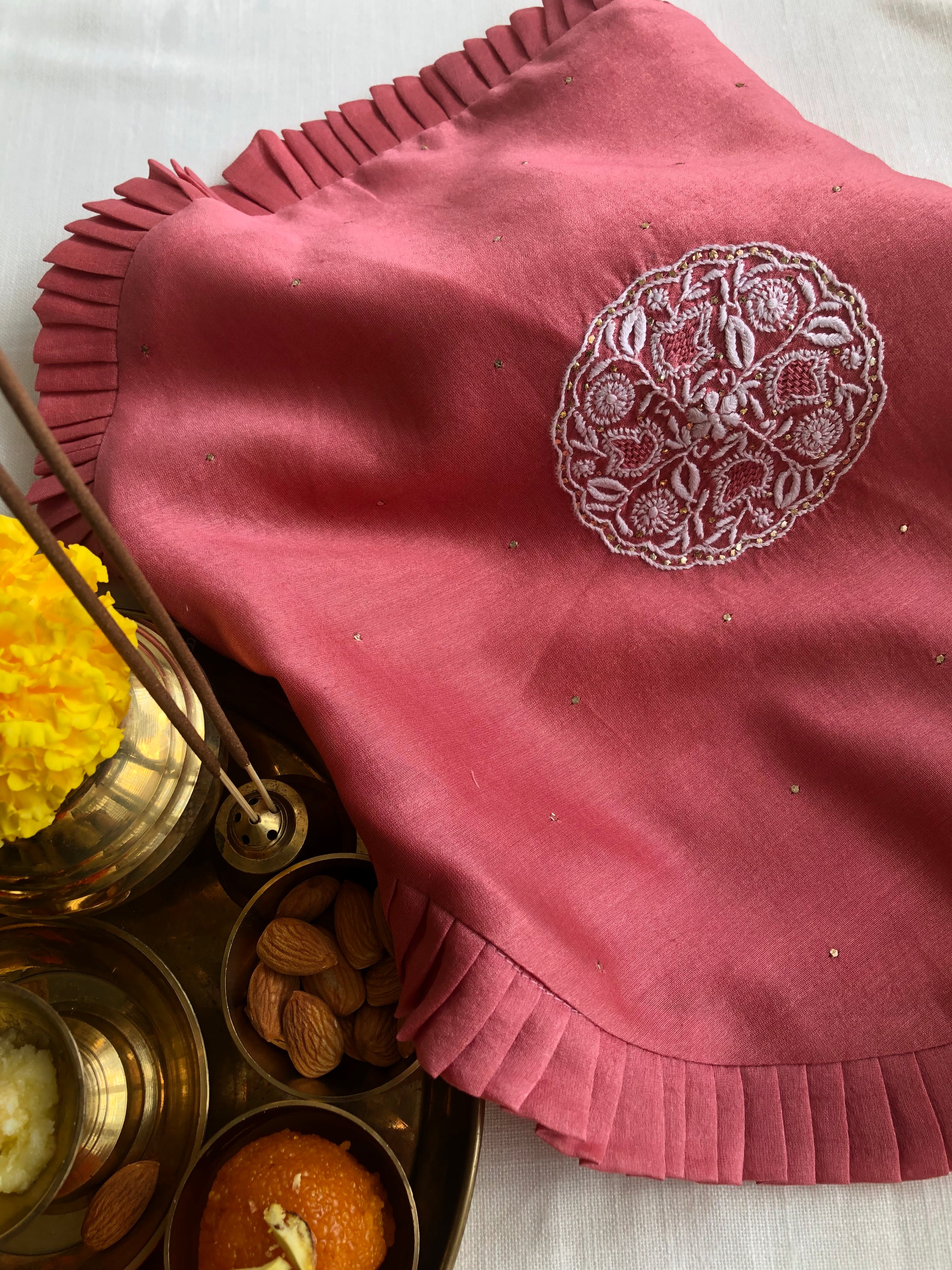 Onion Pink Chikankari Placemat - Round 14 inches